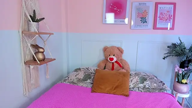 Camila Rivers online show from April 8, 2026, 4:25 am