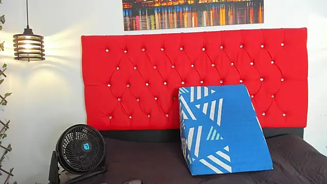 Snapshot of carolinacrus01 chatting on October 18, 2025, 4:53 pm carolinacrus01 online show from October 18, 2025, 4:53 pm