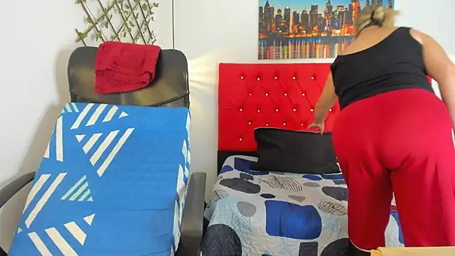 Snapshot of carolinacrus01 chatting on November 18, 2025, 5:16 pm carolinacrus01 online show from November 18, 2025, 5:16 pm