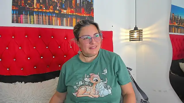 carolinacrus01 online show from February 9, 2026, 4:27 pm