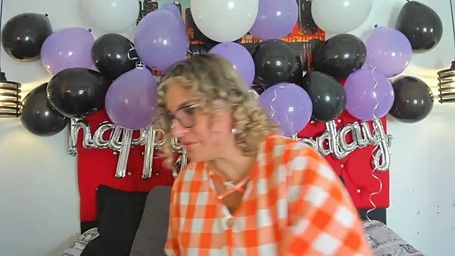 Snapshot of carolinacrus01 chatting on October 1, 2025, 3:05 pm carolinacrus01 online show from October 1, 2025, 3:05 pm