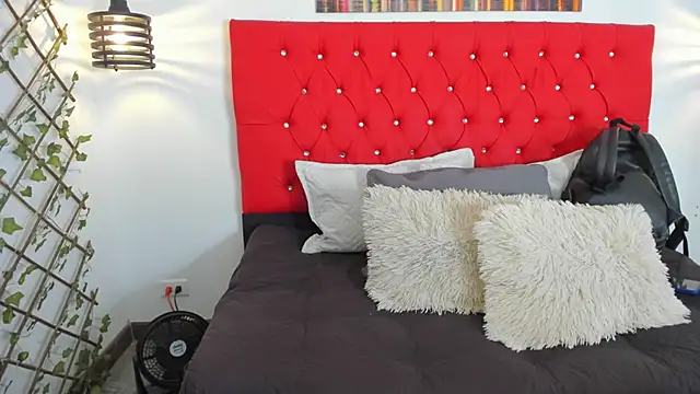 Snapshot of carolinacrus01 chatting on October 23, 2025, 4:05 pm carolinacrus01 online show from October 23, 2025, 4:05 pm