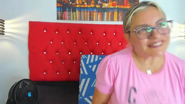 Snapshot of carolinacrus01 chatting on October 20, 2025, 2:06 pm carolinacrus01 online show from October 20, 2025, 2:06 pm