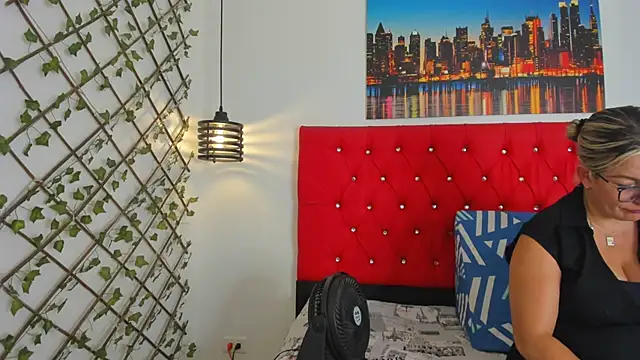 Snapshot of carolinacrus01 chatting on October 31, 2025, 2:57 pm carolinacrus01 online show from October 31, 2025, 2:57 pm