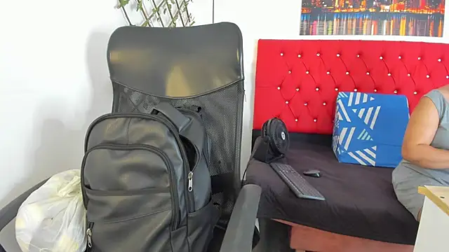 Snapshot of carolinacrus01 chatting on October 27, 2025, 4:19 pm carolinacrus01 online show from October 27, 2025, 4:19 pm