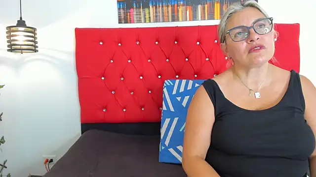 Snapshot of carolinacrus01 chatting on October 17, 2025, 6:32 pm carolinacrus01 online show from October 17, 2025, 6:32 pm