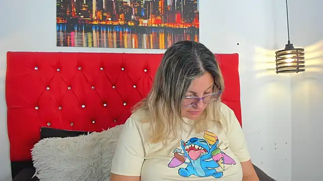 carolinacrus01 online show from February 23, 2026, 3:23 pm