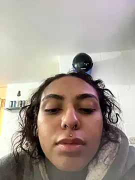 iamkatty  online show from October 10, 2025, 6:42 pm