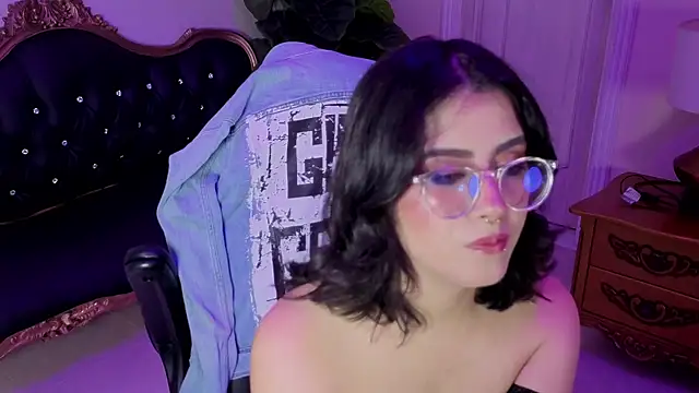 LiLLiAnderson online show from November 20, 2025, 11:55 am