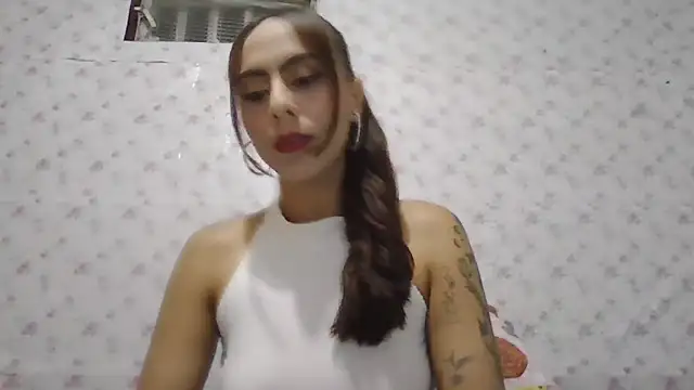 Roselingalvis13 online show from May 18, 2026, 2:55 am