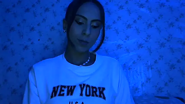 Roselingalvis13 online show from May 28, 2026, 3:03 am