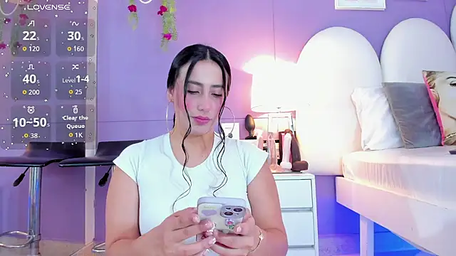 my aleja  online show from November 8, 2025, 1:25 pm