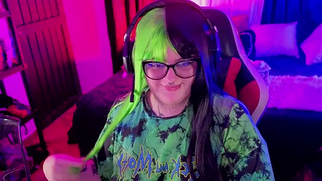 Snapshot of Mariana_velezz chatting on April 16, 2026, 6:25 am Mariana velezz online show from April 16, 2026, 6:25 am