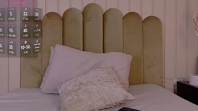 Snapshot of juliie_star chatting on April 3, 2026, 1:23 am juliie star online show from April 3, 2026, 1:23 am