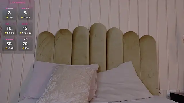 Snapshot of juliie_star chatting on April 3, 2026, 11:00 pm juliie star online show from April 3, 2026, 11:00 pm