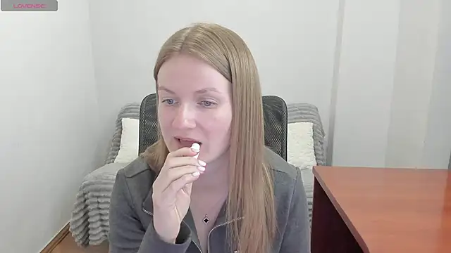 Snapshot of Alisha_Skyes chatting on April 9, 2026, 8:26 pm Alisha Skyes online show from April 9, 2026, 8:26 pm