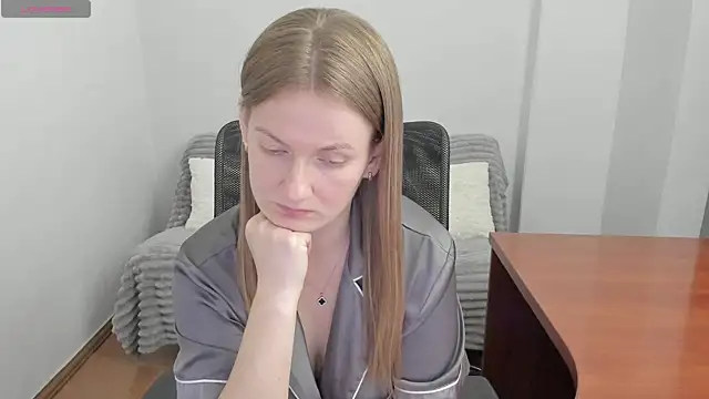 Snapshot of Alisha_Skyes chatting on April 8, 2026, 3:52 am Alisha Skyes online show from April 8, 2026, 3:52 am