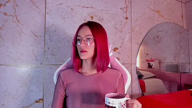 daphne courtis online show from October 2, 2025, 3:10 am