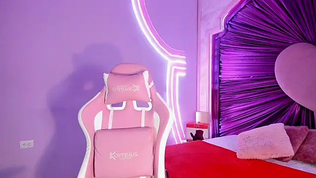 daphne courtis online show from September 19, 2025, 3:21 am