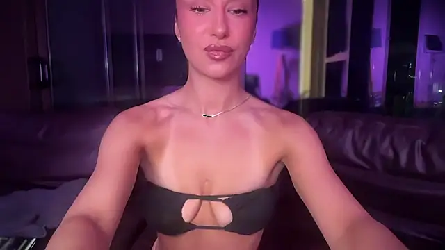 shy Colette online show from October 8, 2025, 1:23 pm