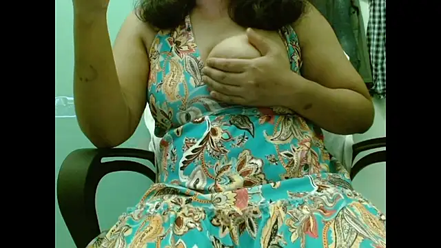 Snapshot of LivDiya chatting on August 2, 2026, 4:37 pm LivDiya online show from August 2, 2026, 4:37 pm
