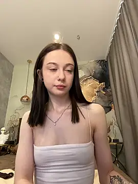 MiraXS online show from May 5, 2026, 10:57 pm