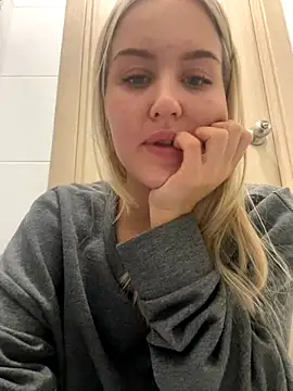 CandyVice online show from November 10, 2025, 7:19 pm