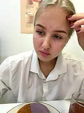 CandyVice online show from November 11, 2025, 5:08 pm