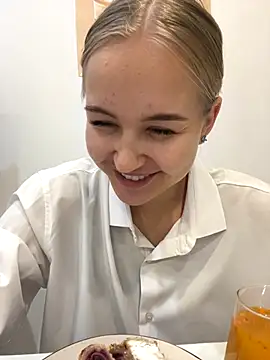 CandyVice online show from November 6, 2025, 5:06 pm