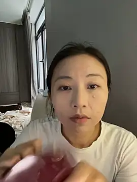 haiyan125216 online show from November 9, 2025, 7:12 am