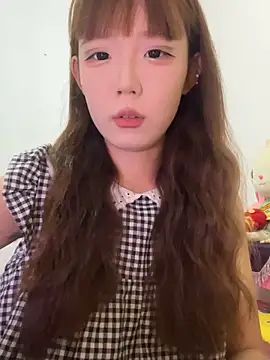 Snapshot of D-033 chatting on October 5, 2025, 2:19 pm D-033 online show from October 5, 2025, 2:19 pm