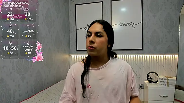 Snapshot of Ximenahott_ chatting on October 4, 2025, 10:06 am Ximenahott online show from October 4, 2025, 10:06 am