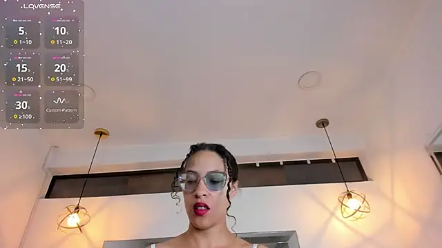 Hanna Cornee  online show from January 7, 2026, 1:38 pm