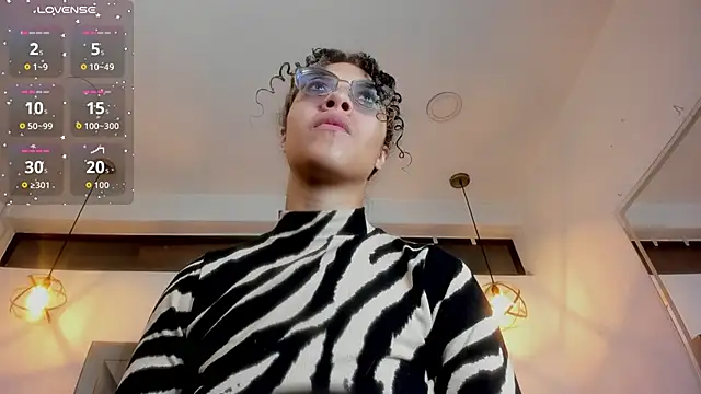 Hanna Cornee  online show from February 4, 2026, 1:39 pm