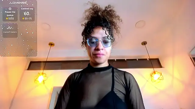 Hanna Cornee  online show from February 21, 2026, 1:24 pm