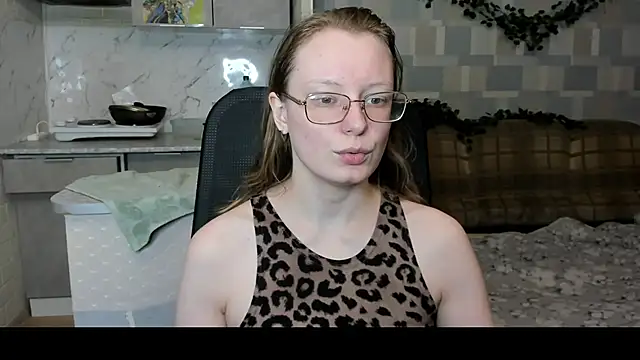 Snapshot of Rommia chatting on October 28, 2025, 12:59 pm Rommia online show from October 28, 2025, 12:59 pm