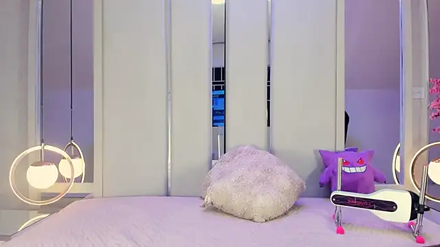 VesperVelvet online show from December 4, 2025, 8:30 pm