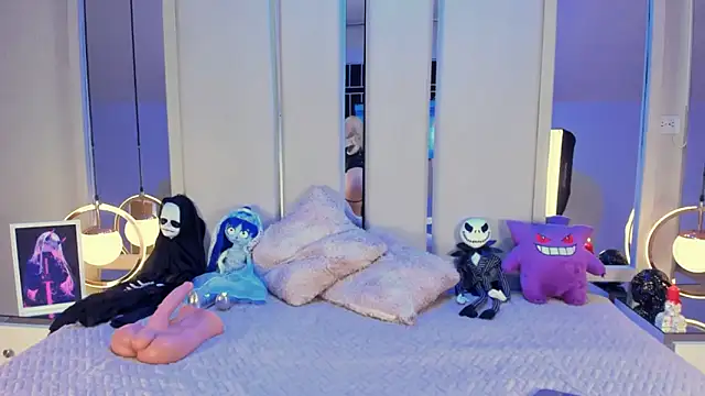 VesperVelvet online show from October 31, 2025, 9:00 pm