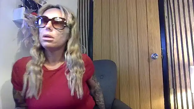 Snapshot of poppyinga1 chatting on February 20, 2026, 9:44 am poppyinga1 online show from February 20, 2026, 9:44 am