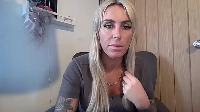 Snapshot of poppyinga1 chatting on February 8, 2026, 1:42 pm poppyinga1 online show from February 8, 2026, 1:42 pm