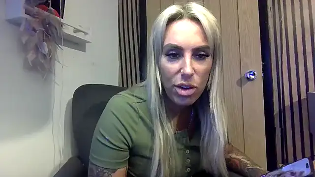 Snapshot of poppyinga1 chatting on February 5, 2026, 9:16 am poppyinga1 online show from February 5, 2026, 9:16 am