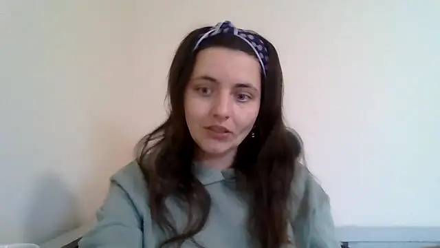 DInaraXRose online show from April 14, 2026, 2:11 pm