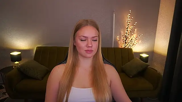 Snapshot of CelesteNoir chatting on October 27, 2025, 7:09 am CelesteNoir online show from October 27, 2025, 7:09 am