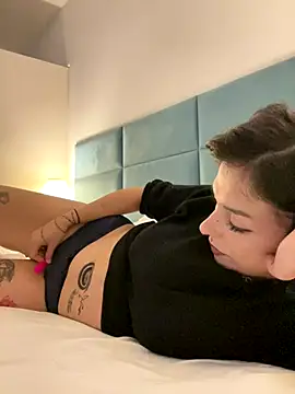 Piggiteablacktea online show from November 11, 2025, 8:03 pm