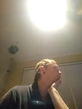 Snapshot of piercingpik chatting on November 13, 2025, 8:35 pm piercingpik online show from November 13, 2025, 8:35 pm