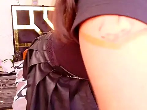 lucywhite13 online show from October 14, 2025, 7:36 pm