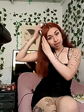 lucywhite13 online show from November 28, 2025, 3:45 pm