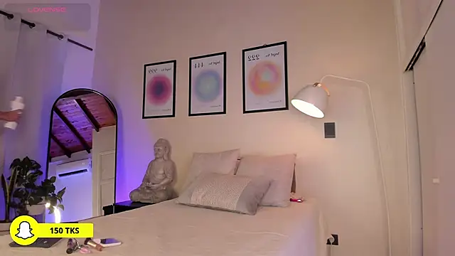 AriaMuse online show from December 4, 2025, 7:57 pm