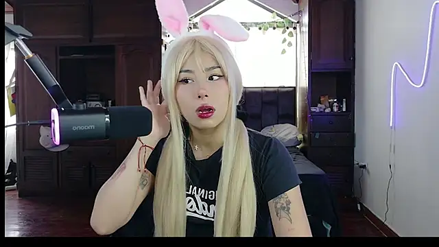 Shisuku Sophi online show from October 26, 2025, 4:18 pm