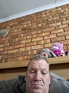 wallacelegend online show from November 11, 2025, 5:57 am